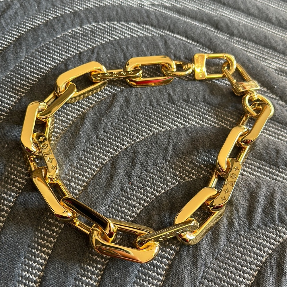 Louis Vuitton Coussin MM Large gold chain